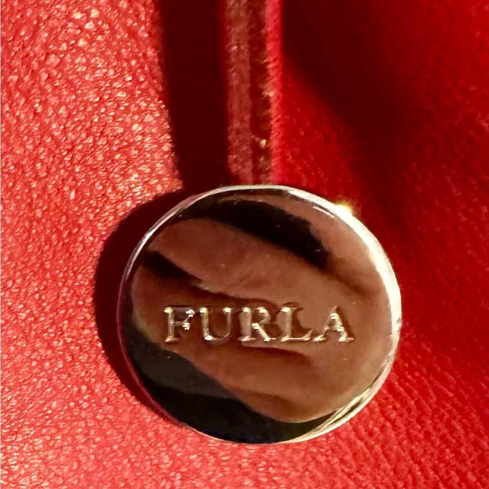 Furla Carmina Red Leather Shoulder Bag - Picture 6 of 7